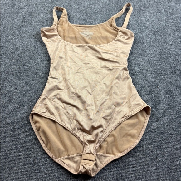 ASSETS Red Hot Label by Spanx Women’s Nude Open Bust Bodysuit Shaper size: XL - Picture 1 of 11